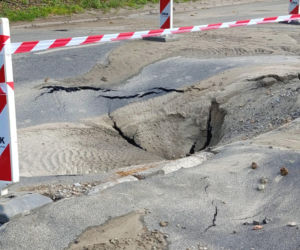 Ulica Starkiewicza zamknięta po awarii wodociągu