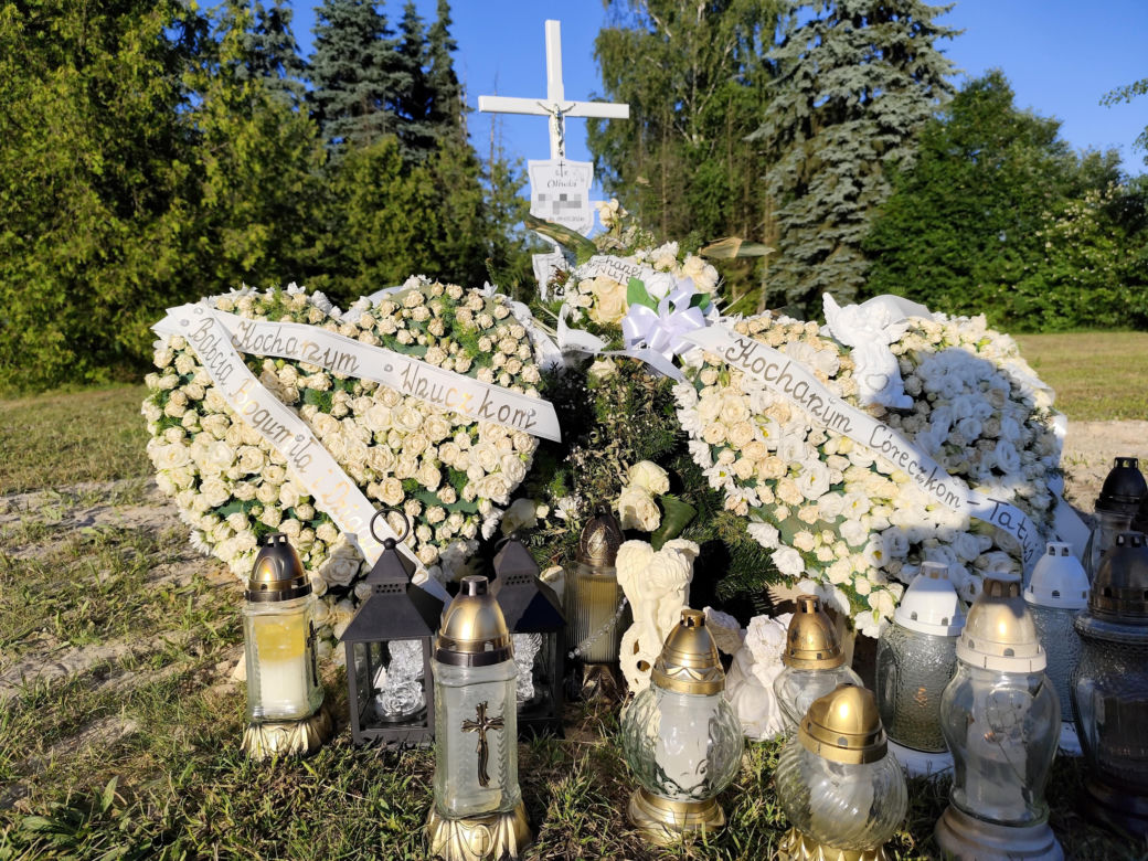Grób Nadii i Oliwii B. Z Woli Szczucińskiej 