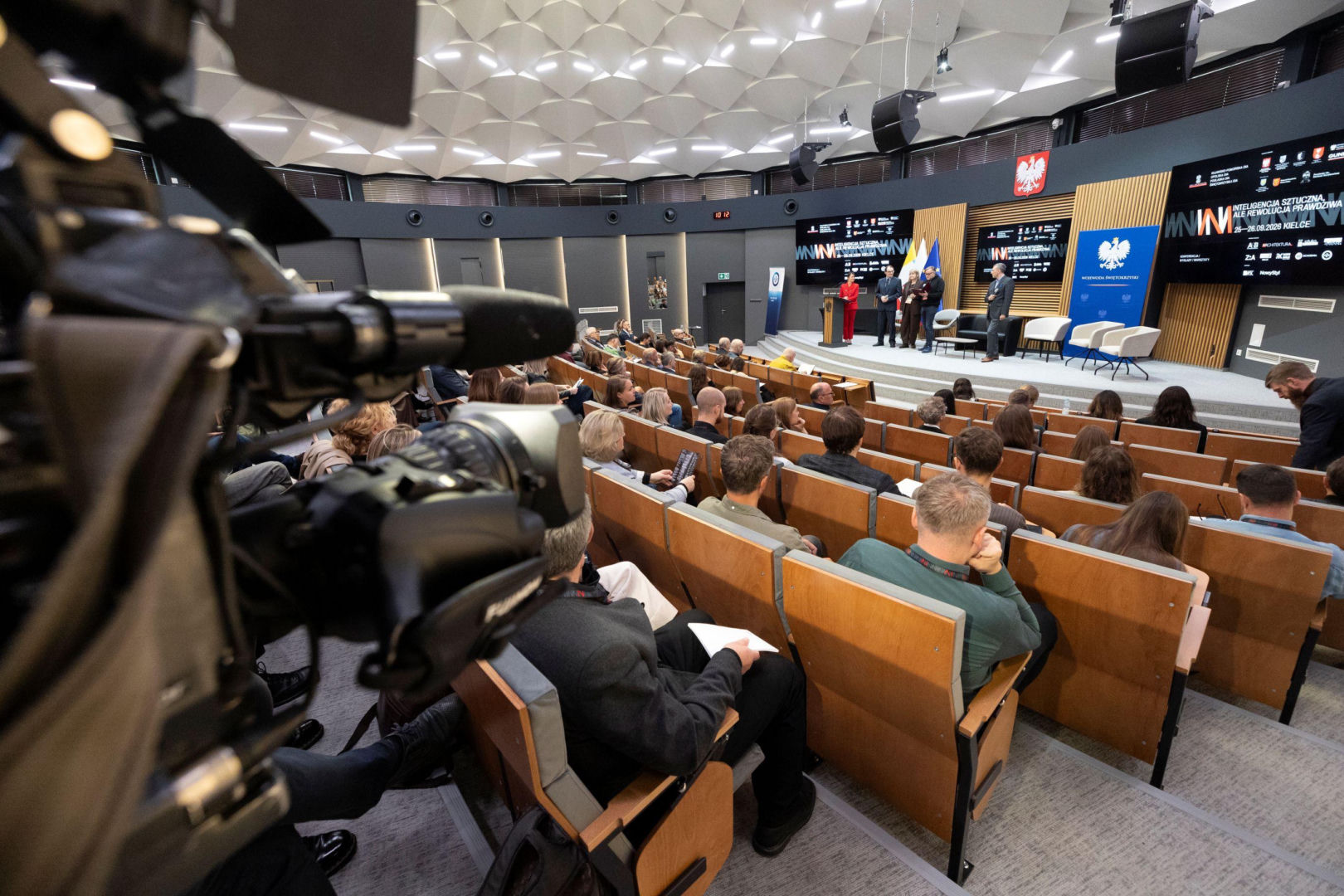 Konferencja „Inteligencja sztuczna, ale rewolucja prawdziwa”