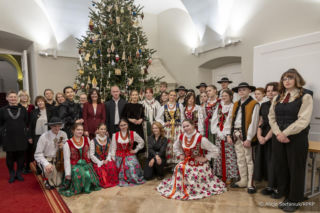 W Pałacu Prezydenckim już święta. Marta Nawrocka z rodziną ubierała choinkę