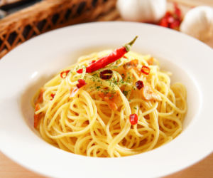 Makaron na ostro - przepis na spaghetti aglio e olio
