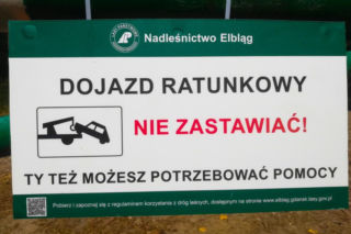 Nie zastawiaj leśnego szlabanu! Przez lekkomyślność kierowców, ktoś może stracić życie!
