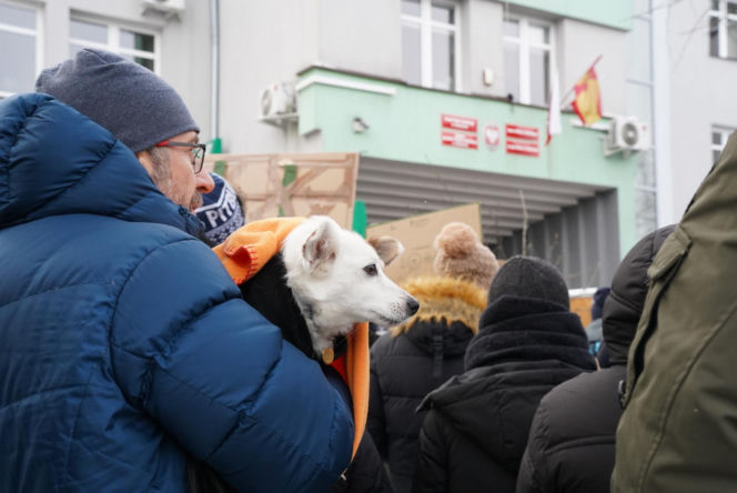 Schronisko dla psów w Sobolewie zamknięte. Jeszcze w sobotę, 24 stycznia, protestowali pod nim mieszkańcy [ZDJĘCIA].