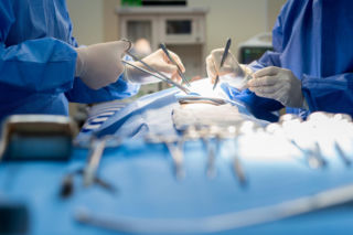 Poważna operacja może przyspieszać pogorszenie pamięci. Najbardziej zagrożeni są seniorzy