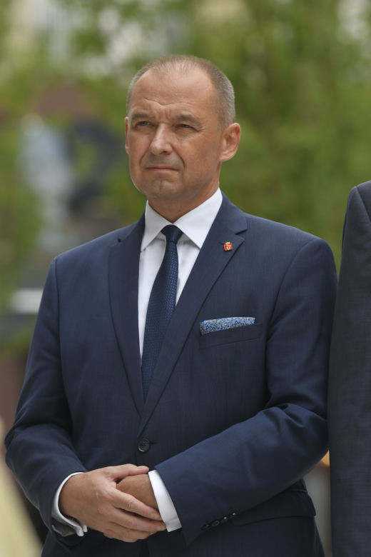 Burmistrz Śródmieścia mówi wprost: - Mi się plac podoba. Gdy drzewa wyrosną, dadzą tu więcej cienia