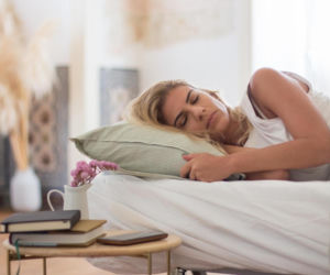 Włóż gałązką do słoika i ustaw w sypialni. Wieczorem zaśniesz jak dziecko, a rano obudzisz się wypoczęty