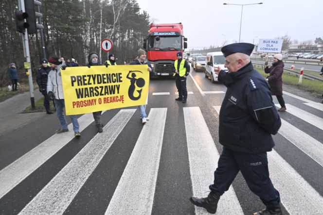 Mają dość korków, chcą buspas. W godzinach szczytu protestowali na pasach