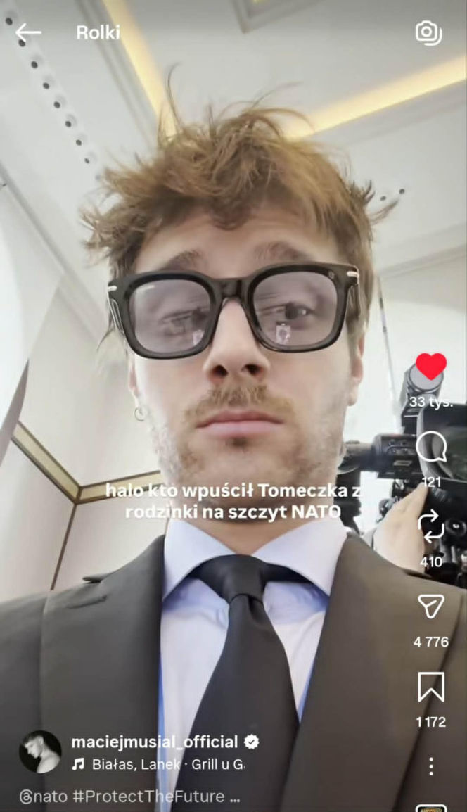 Elegancki Maciej Musiał nadaje ze szczytu NATO. "Kto wpuścił Tomeczka z rodzinki?"