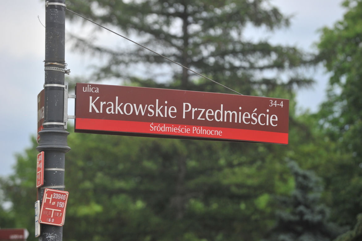 Kawałki Traktu Królewskiego można zabrać do domu. Reprezentatywne ulice stolicy są w opłakanym stanie!