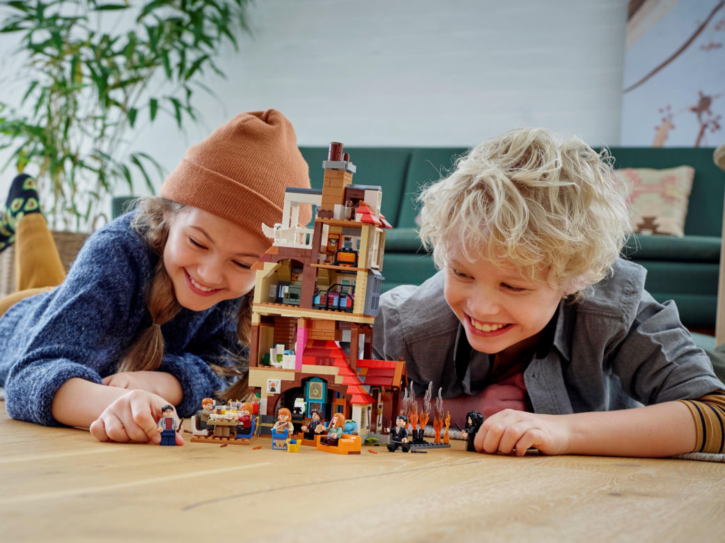 LEGO Harry Potter 2024: Dom Weasleyów 
