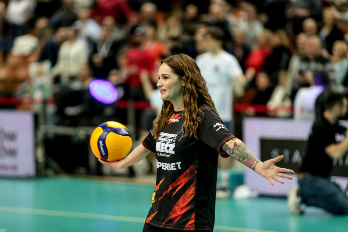Legendarny Kosmiczny Mecz z Aniołami w Spodku: Gwiazdy zagrały dla Domu Aniołów Stróżów 