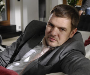 Tomasz Karolak na archiwalnych zdjęciach. Tak wyglądał na początku kariery