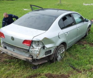 Ucieczka przed policją zakończona w rowie