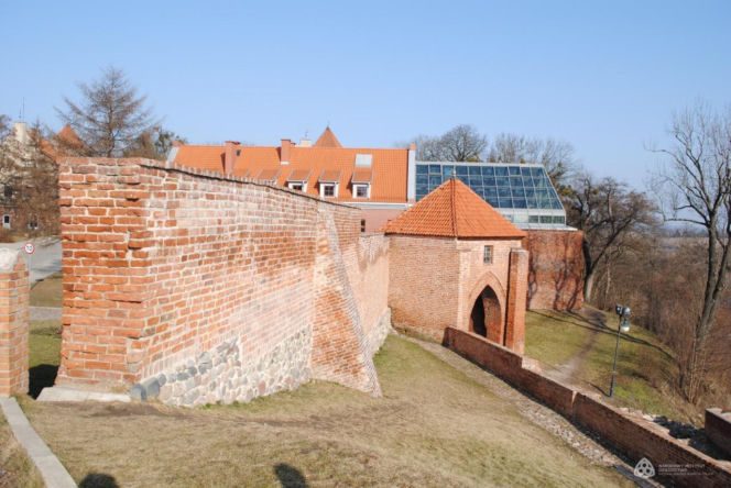 To najdłuższe mury obronne w woj. warmińsko-mazurskim. Otaczają Stare Miasto