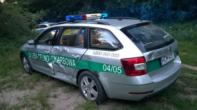 Szaleńczy pościg na A1! Kierowca ciężarówki taranował radiowóz i uciekł do lasu