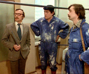 Wojciech Pokora odzywa się z zaświatów i siada z żoną w fotelu