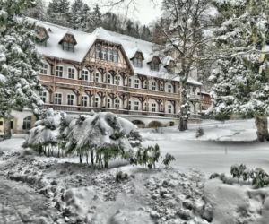 Zapomnij o Zakopanem! Ta wieś na Dolnym Śląsku zimą zamienia się w bajkową krainę