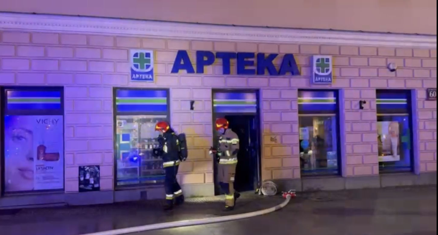 Warszawa. Pożar apteki na Nowym Świecie! Na miejscu pracowały trzy zastępy gaśnicze