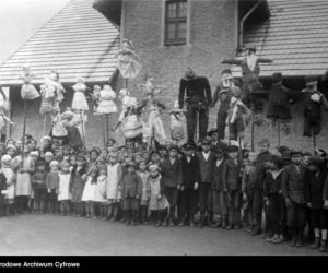 Obchód Marzanny w Paprocanach na Górnym Śląsku (1934 r.)