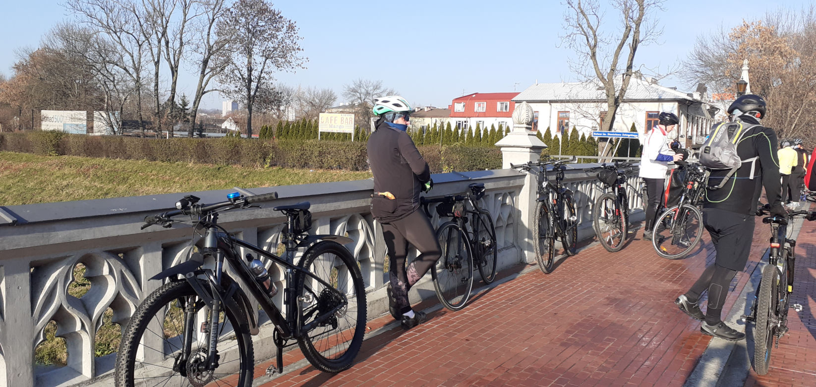 Lubelscy rowerzyści wyruszyli. Pokonają 103 kilometry w 103. rocznicę odzyskania niepodległości [GALERIA]