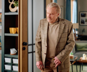 Na Wspólnej, odcinek 4194: matka Remka zastaje półnagiego Brzozowskiego w mieszkaniu Brygidy. Oskarża ją o niewierność