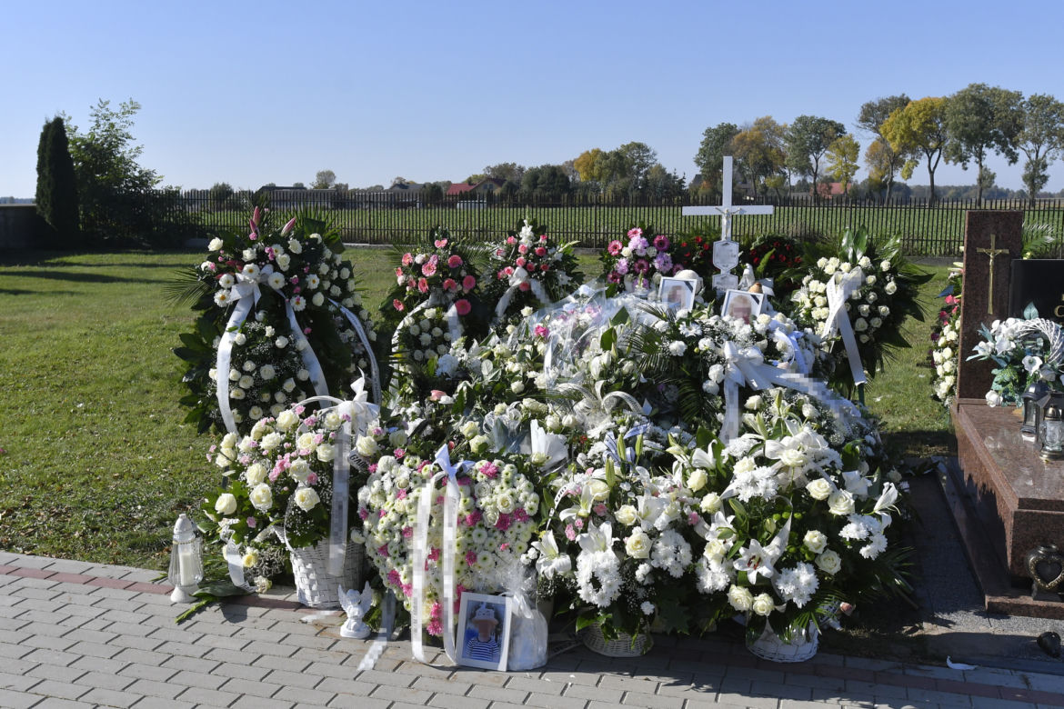 Ciała Magdy i Gabrysi złożone w grobie