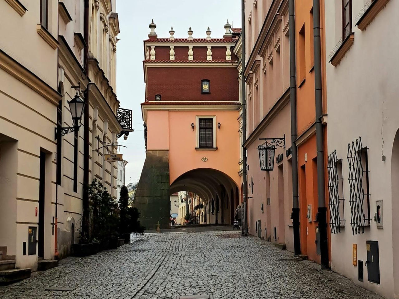 „To świetny pomysł!” Mieszkańcy Tarnowa o serialu Netflixa „Noce i dnie”