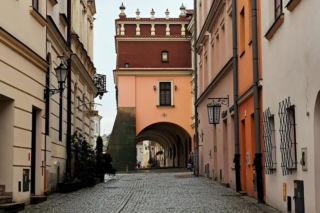 „To świetny pomysł!” Mieszkańcy Tarnowa o serialu Netflixa „Noce i dnie”