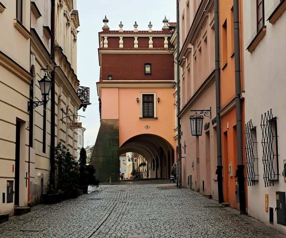 „To świetny pomysł!” Mieszkańcy Tarnowa o serialu Netflixa „Noce i dnie”