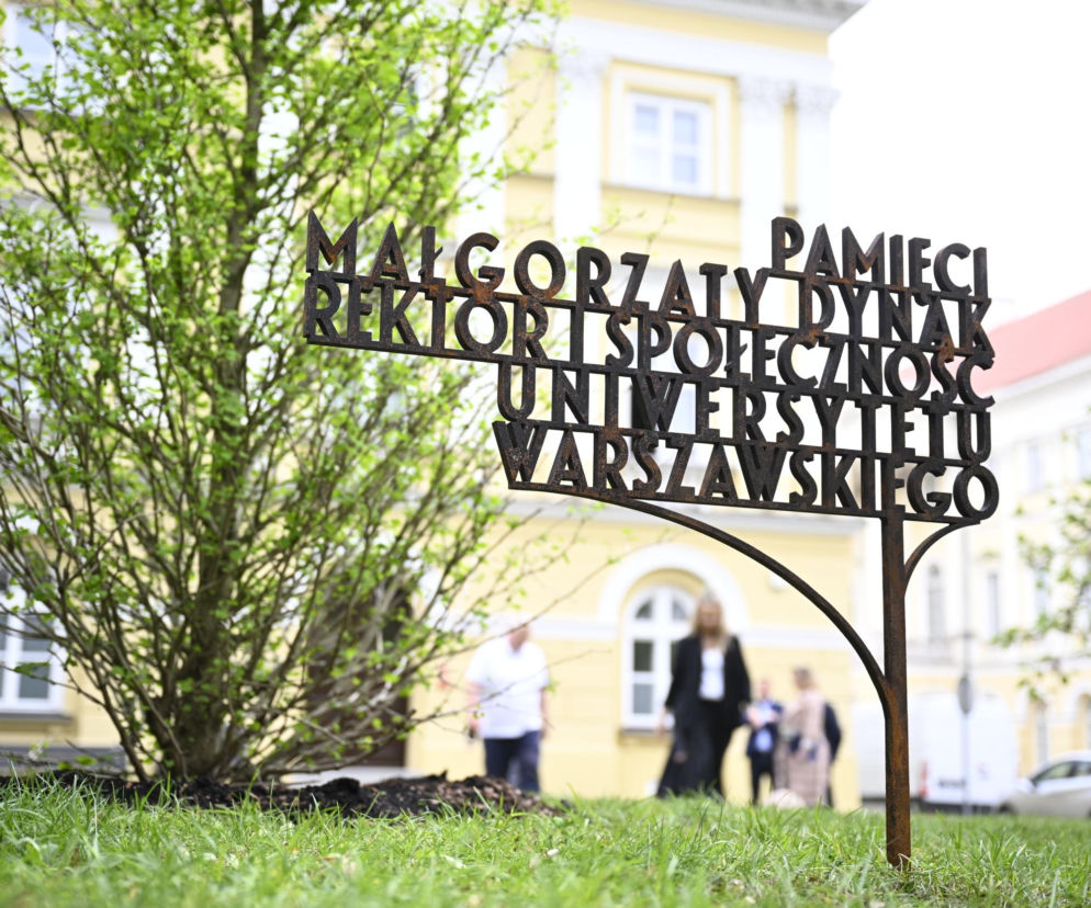 Rok od zabójstwa na Uniwersytecie Warszawskim. Posadzili drzewo dla pani Małgosi