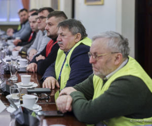 Prezydent Nawrocki rozmawia z rolnikami w Warszawie