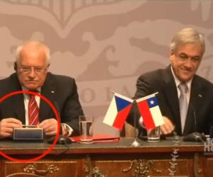 Prezydent Czech Vaclav Klaus ukradł pióro?