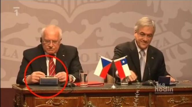 Prezydent Czech Vaclav Klaus ukradł pióro?