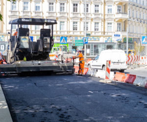 Asfaltowanie placu Zwycięstwa
