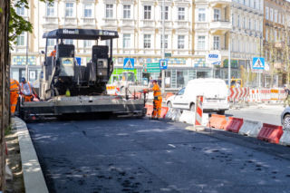 Asfaltowanie placu Zwycięstwa