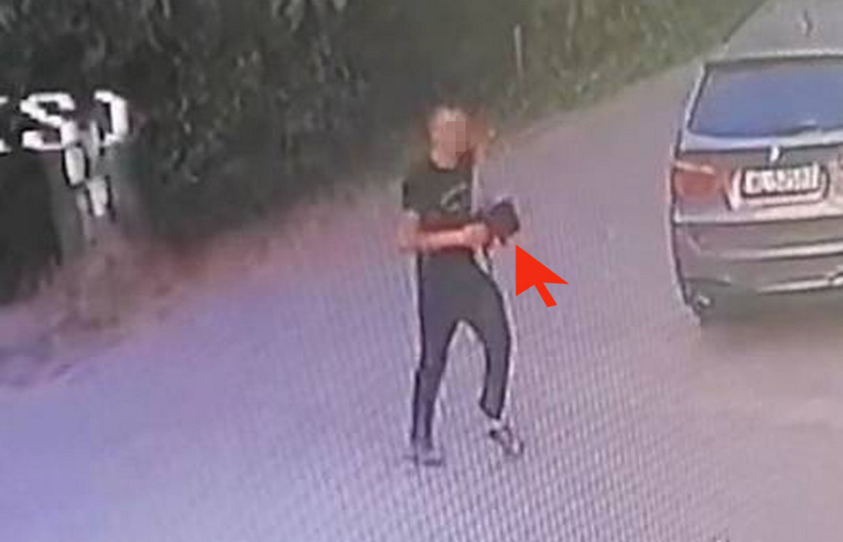 Młody mężczyzna zaatakował staruszkę! Popchnął 92-latkę, wyrwał jej torebkę i zwiał. Rozpoznajesz go?