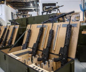 Dwie delegacje w Fabryce Broni „Łucznik”. MON i BBN mówią o ważnych rozmowach