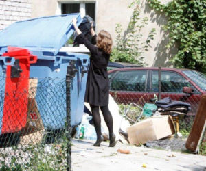 Kamila Łapicka pozbywa się pamiątek po mężu