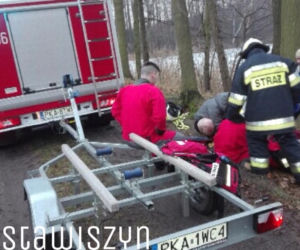 Pod psem załamał się lód! DRAMATYCZNA walka o życie pod Kaliszem [ZDJĘCIA] 