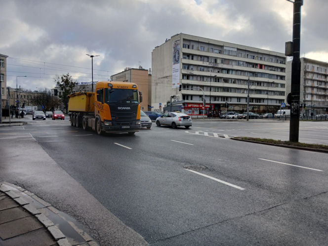 Skrzyżowanie ulic Grójeckiej, Wawelskiej i Kopińskiej w Warszawie