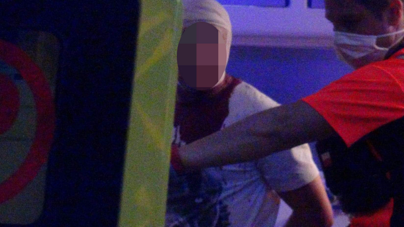 Masakra na Ochocie. Kobieta dźgnięta w twarz. Kłótnia sąsiedzka zakończona krwawymi porachunkami