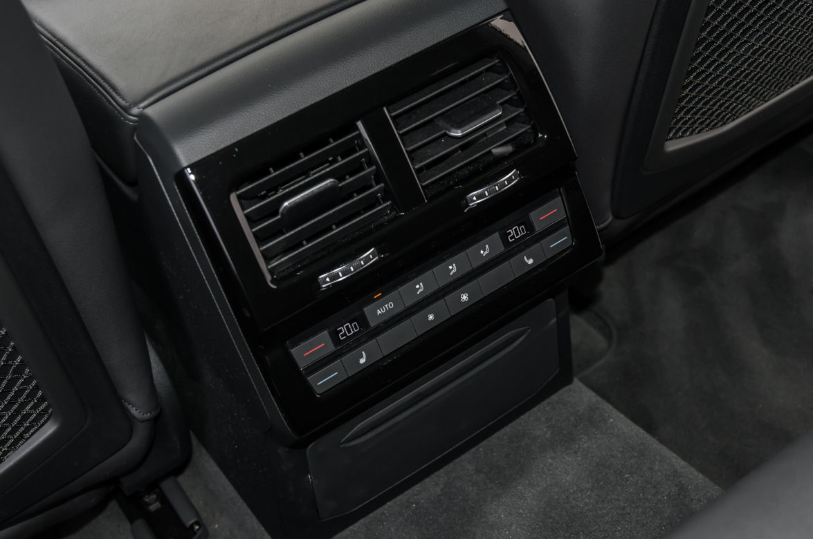 Volkswagen Touareg R Line 3.0 V6 TDI 286 KM