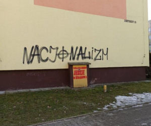 Zniszczone ściany bloków GSM w Nowym Sączu