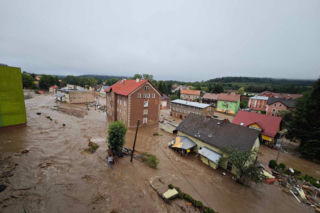 Pękła tama, fala zalała miasto. Dwa lata od koszmaru na Dolnym Śląsku. Dzieci płakały