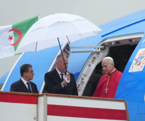 Konferencja papieska w samolocie w podróży do Algierii