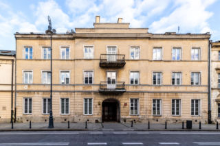 Bankier ją wybudował, Pech podniósł, a Chopin odwiedzał. Niepozorna kamienica na Miodowej 20 w Warszawie