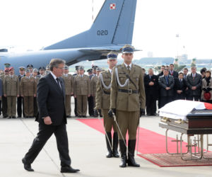 Ciało prezydenta Lecha Kaczyńskiego przyleciało do Polski
