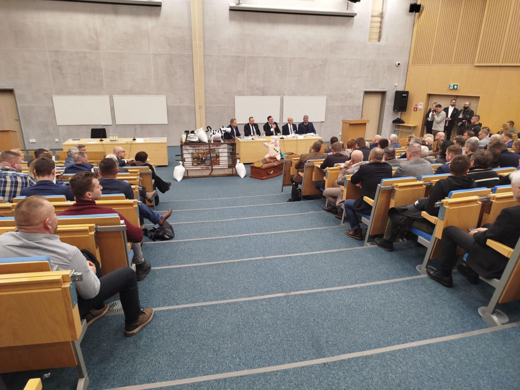 Protest rolników na spotkaniu z ministrem rolnictwa na Uniwersytecie w Siedlcach