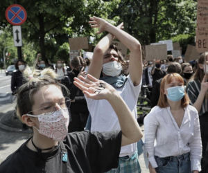 Protest przed ambasadą USA w Warszawie