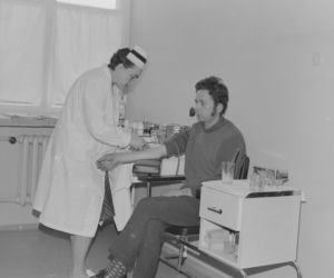 Pobranie krwi od pacjenta - 1975 r.
